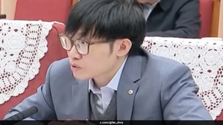 Liang Wenfeng hails
